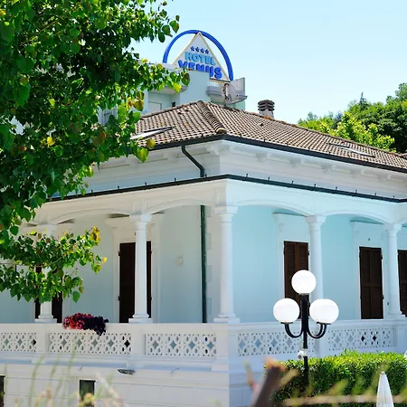 Venus 4*