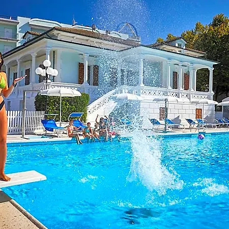 Hotel Venus 4*